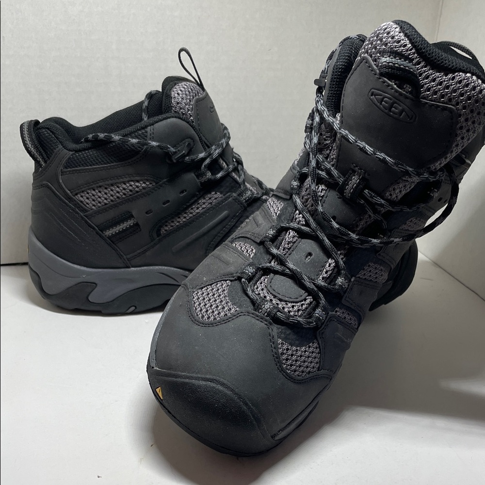 Keen Men's Black and Gray Outdoor Boots Size 12